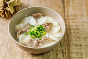 겨울 한국 음식 소고기 떡국 요리