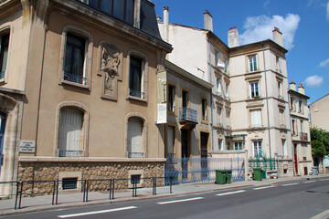 Fototapeta na wymiar houses andf museum of the école de nancy in nancy (france) 