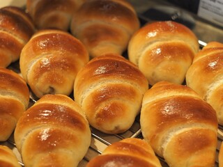 散歩中に見つけたパン屋さん、
焼き立てパン