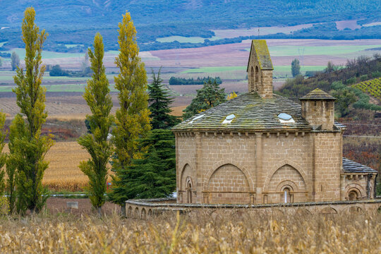 Gotteshaus Santa Maria de Eunate am Jakobsweg in Spanien