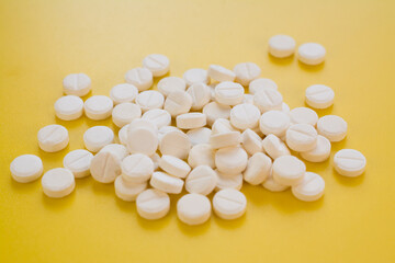 Fototapeta na wymiar Toothache pills on a yellow background