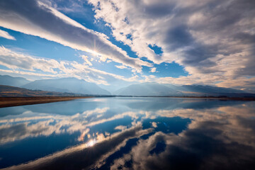 Obraz premium Landscape with a mountain lake in Romania on a sunny day