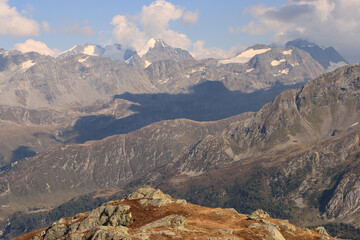 Majestätische Alpenlandschaft des Engadin; Blick von Nordwesten auf die Berninagruppe