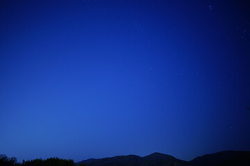冬の夜空と星景色　北東天