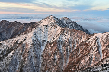 日本百名山の一つで西日本最高峰の百名山石鎚山、冬景色