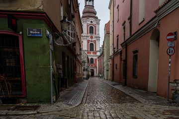 Fototapeta na wymiar An old town alley close to the renaissance market square in Poznan, west-central Poland