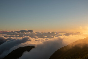伊吹山山頂からの雲海と琵琶湖