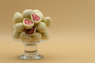 【バレンタイン】いちごトリュフホワイトチョコ【ホワイトデー】