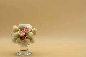 【バレンタイン】いちごトリュフホワイトチョコ【ホワイトデー】