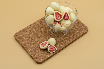 【バレンタイン】いちごトリュフホワイトチョコ【ホワイトデー】