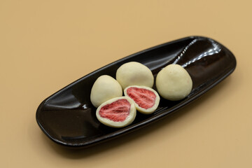 【バレンタイン】いちごトリュフホワイトチョコ【ホワイトデー】