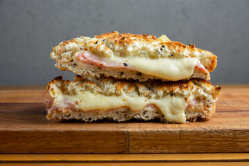 tostado de jamon y queso caliente