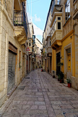 Fototapeta na wymiar Typical narrow street in Vittriosa - Birgu - Valletta