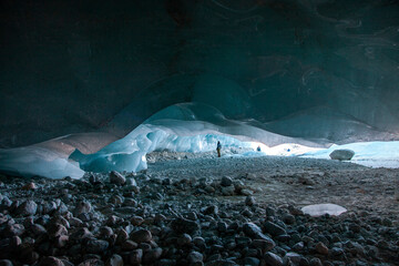 Intérieur de la caverne glaciaire - obrazy, fototapety, plakaty