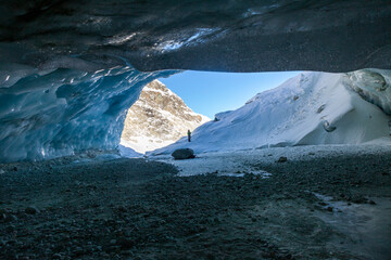 Entrez à l'intérieur du glacier © Bergimus communicati