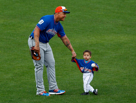 American League's Miguel Cabrera, of the Detroit Tigers, walks with his son during practice before the Major League Baseball All-Star Game Home Run Derby in New York