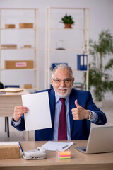 Old male employee working in the office