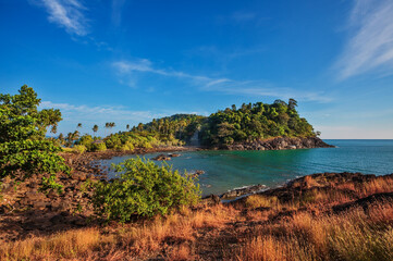 Fototapeta na wymiar Beautiful tropical island in the tropical sea