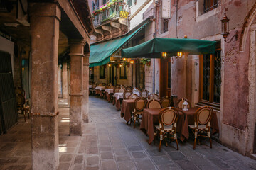 Quiet alley in the city of Venice