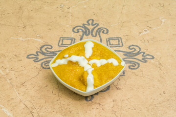 Kurma is a mild-flavored curry originating in India and Turkey, often made with yogurt sauce, heavy cream, or nuts. Korma is usually made with coconut milk.