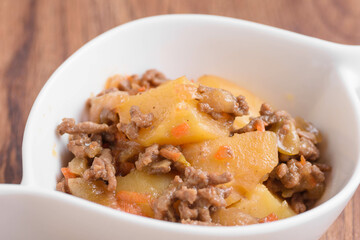 じゃが芋と挽き肉の煮物