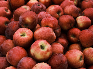 fresh apples in the market