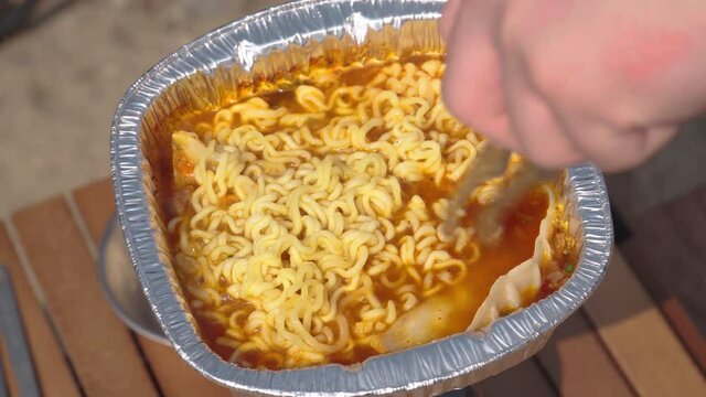 한국 캠핑 만두 라면