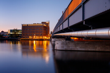 Berlin Ober Schöneweide Spree Edisonstraße Treskowbrücke am Abend Spreeblick Oberschöneweide...