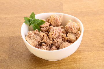 Canned tuna fish with oil