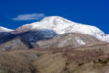 栃木県・那須町 冬の那須高原展望台から眺める茶臼岳の風景