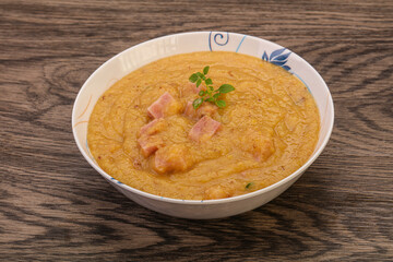 Peas cream soup with smoked ribs