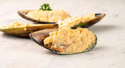 Mussels in the shell stuffed with cheese before baking.