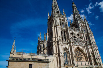 Fototapeta na wymiar Fachada de iglesia Catedral de Burgos, España