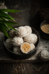 perles boules coco gâteau asiatique fait maison au soja riz gluant et noix de coco