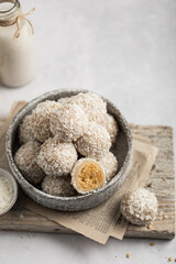 perles boules coco gâteau asiatique fait maison au soja riz gluant et noix de coco