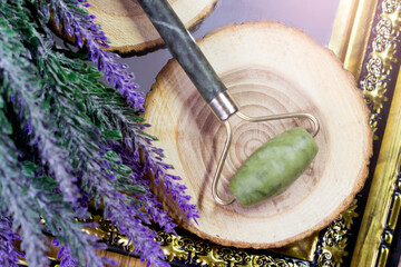 Jade stone facial massager soclose and lavender bouquet