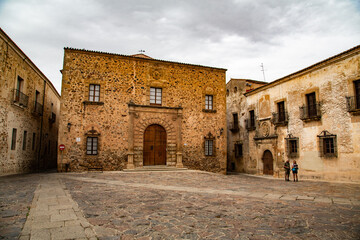 Fototapeta premium Edificios emblemáticos, callejuelas y rincones de la ciudad de Cáceres