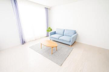 誰もいないシンプルな部屋