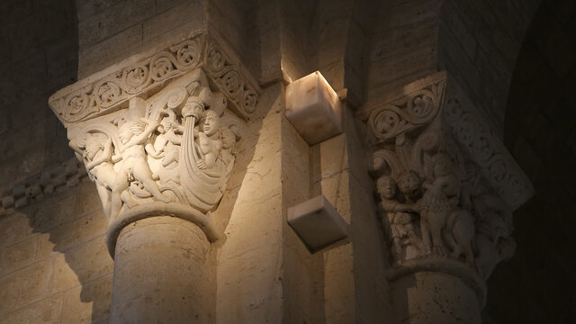 Capitel de la Iglesia de San Mart&iacute;n, Fr&oacute;mista, Palencia, Castilla y Le&oacute;n, Espa&ntilde;a