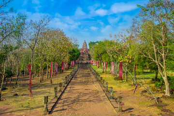 Prasat Hin Phanom Rung,Phanom Rung, or full name, Prasat Hin Phanom Rung, is a Khmer temple complex...