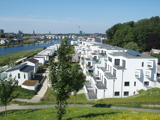 Housing estate at Lake Phoenix in the Dortmund suburb of Hoerde, North Rhine-Westphalia, Germany
