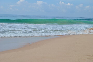 Fototapeta na wymiar The sea wave. Beach, sea, palm trees, ocean. Sri Lanka. Blue lagoon. Beautiful beach.