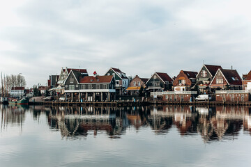 Fototapeta na wymiar houses on the river , holland