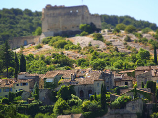 Fototapeta na wymiar La Haute-Ville ou cité médiévale de Vaison-la-Romaine en Provence.