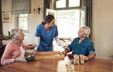 Obraz premium Breakfast served with a big smile, that's five star service