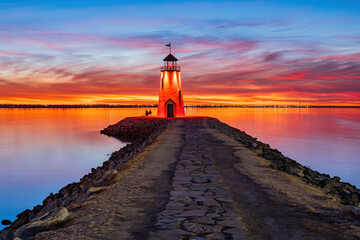 Fototapeta premium Sunset beautiful landscape of the Lake Hefner lighthouse