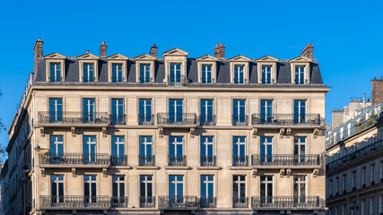 Fototapeta na wymiar Paris, beautiful building place de la Madeleine, in a luxury district 
