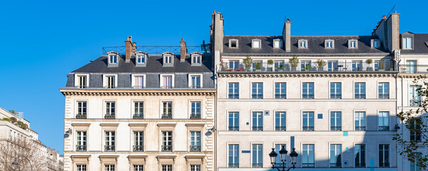 Fototapeta na wymiar Paris, beautiful building place de la Madeleine, in a luxury district 
