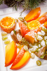 Fruit plate with sugar powder.
