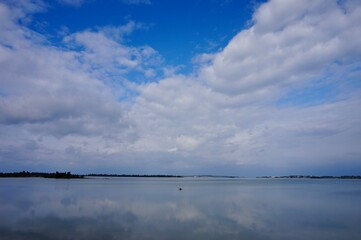 沖縄県宮古島　朝凪の海岸　与那覇湾